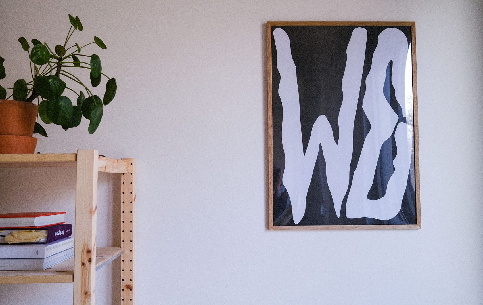 Anka trinkt Kaffee im Studio